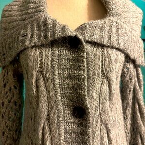 EUC American Eagle M sweater in gray color